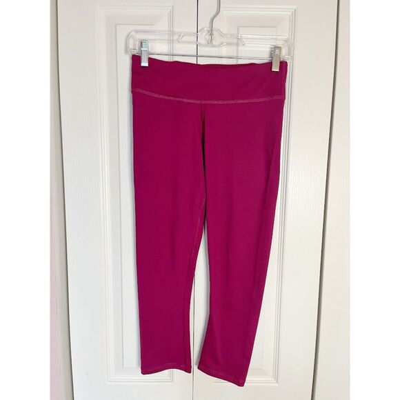 Fabletics Seamless Mid Rise Pocket Waistband Capri Length Athletic Leggings - Picture 1 of 10